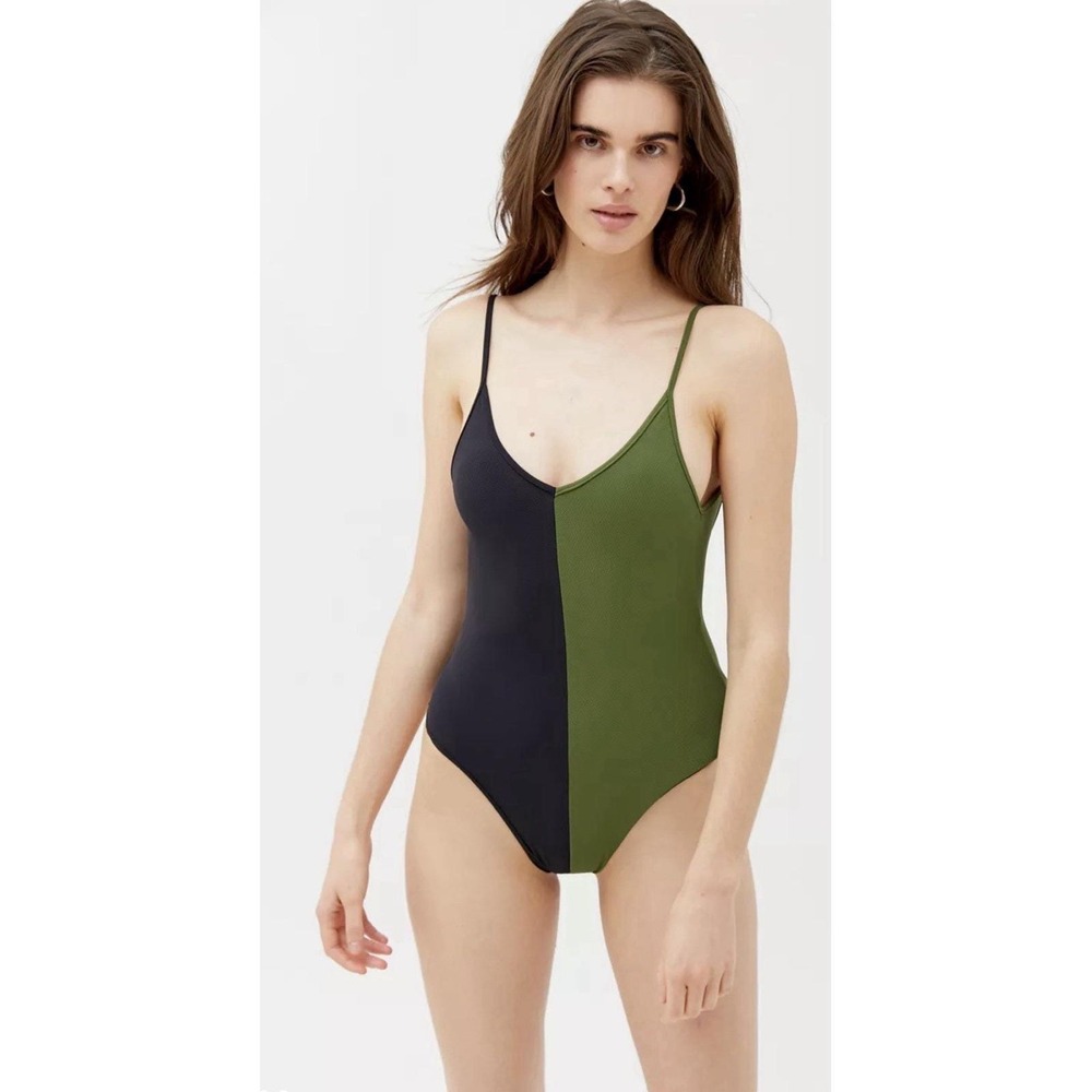 les girls les boys Two-Tone Ribbed One-Piece Swimsuit Uber Outfitters  V-neck